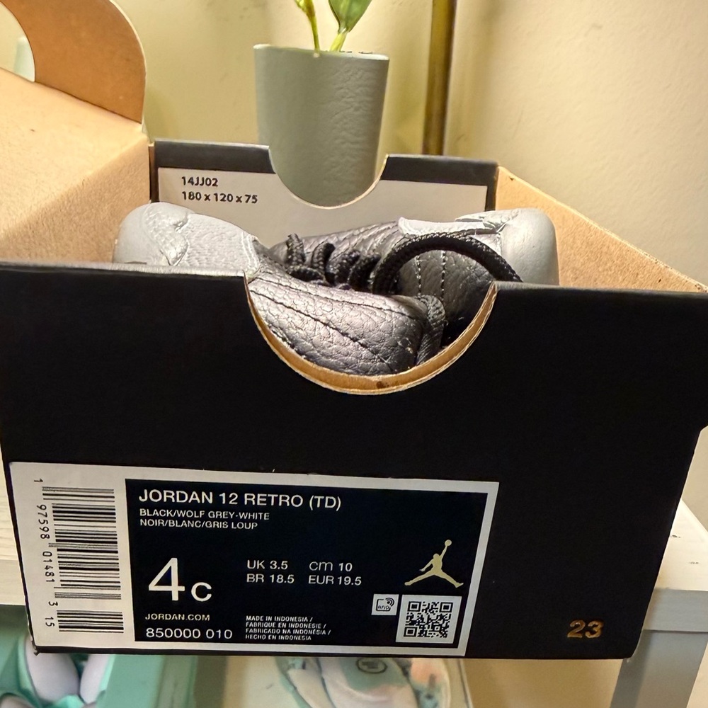 Jordan 12 Retro Toddler Sneakers - Black/Grey/White